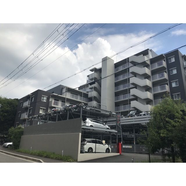 茨木市東中条町のマンションの建物外観