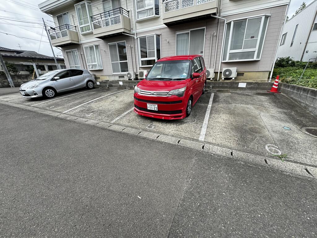 【パルメゾンＡの駐車場】