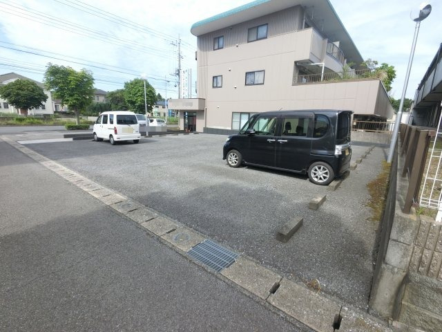 【大網白里市みずほ台のマンションの駐車場】