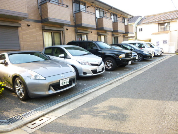 【ルミエール中向陽の駐車場】