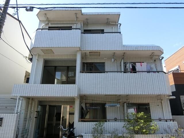 藤沢市本町のマンションの建物外観