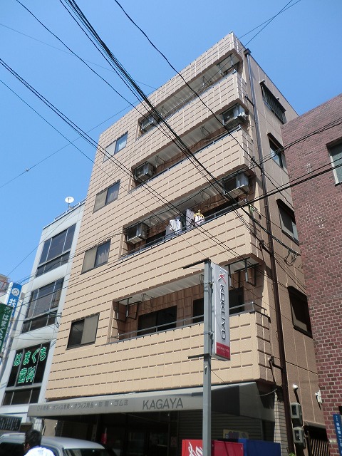 ヨシミツビルの外観