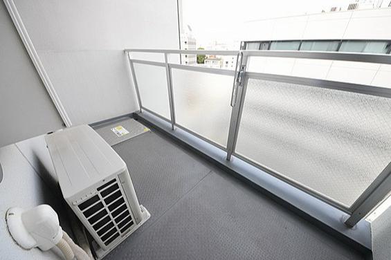 【新宿区荒木町のマンションのバルコニー】