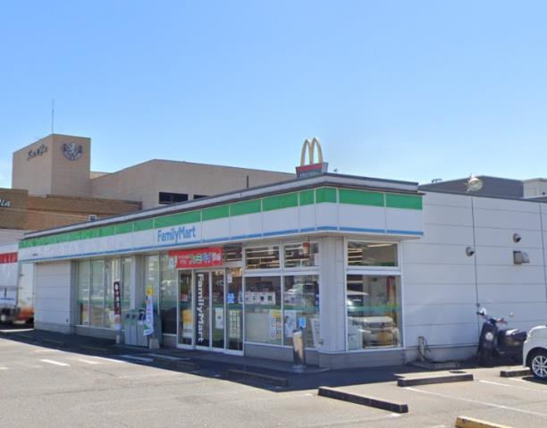コンビニ　ファミリーマート（コンビニ）まで841m