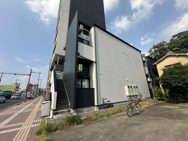 【セレジェイライーストの建物外観】