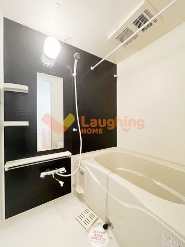 バス・シャワールーム　コンパクトで使いやすいお風呂です