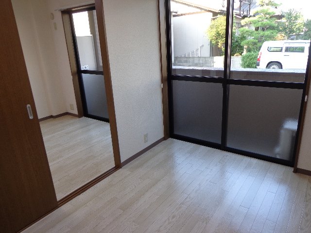 居室・リビング　室内