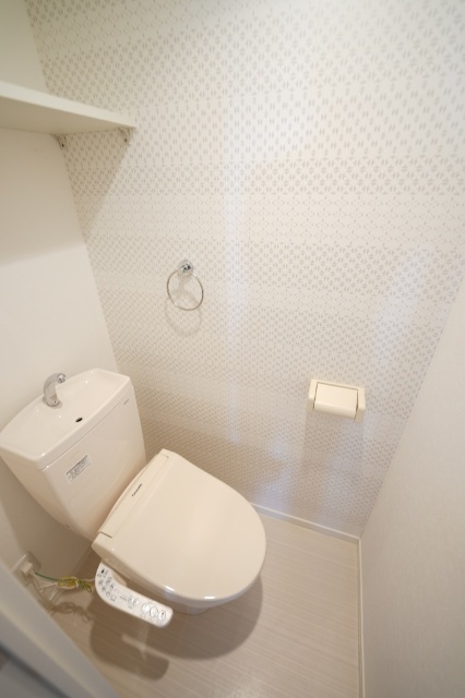 トイレ　温水洗浄便座