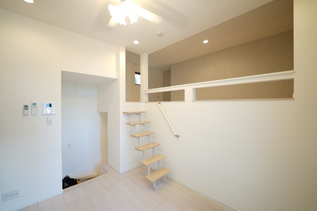 居室・リビング　ロフト付きで下部分はリビングとして使えます