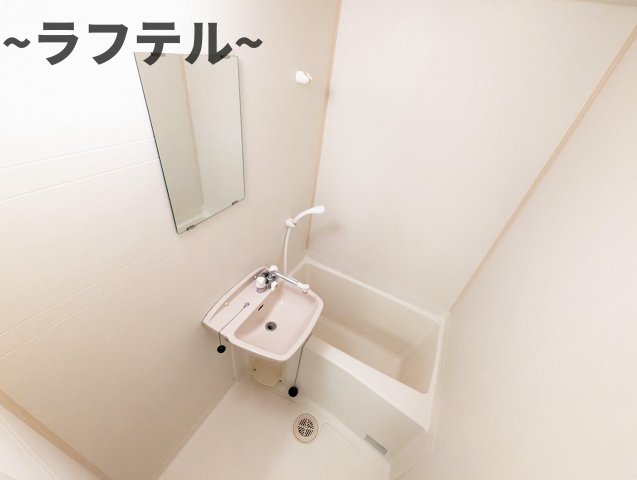 バス・シャワールーム　別部屋イメージ写真 2Fはカーペット仕様