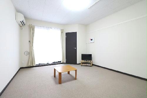 居室・リビング　当社人気のゆとりある居室でくつろぎの空間を！