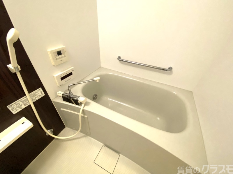 バス・シャワールーム　浴室乾燥機付きです！