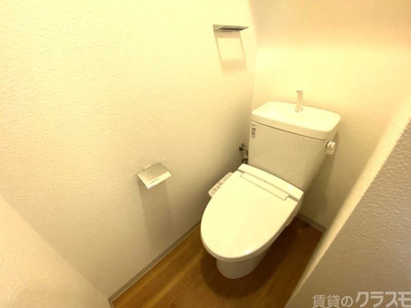 トイレ　温水洗浄暖房便座付き☆