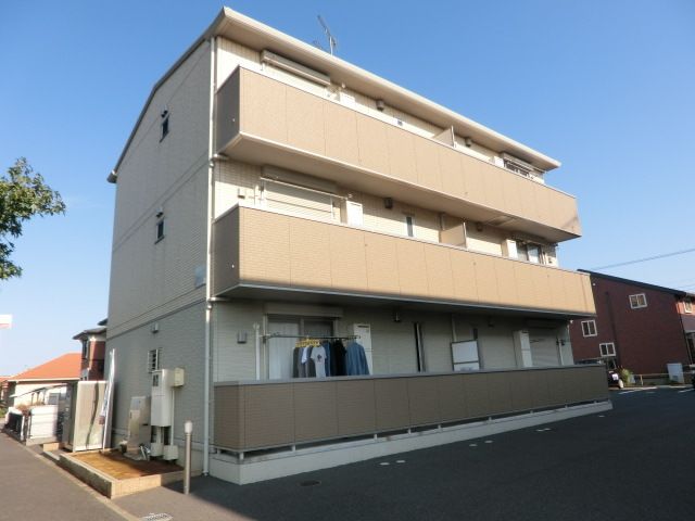 建物外観　2013年8月築の物件です。