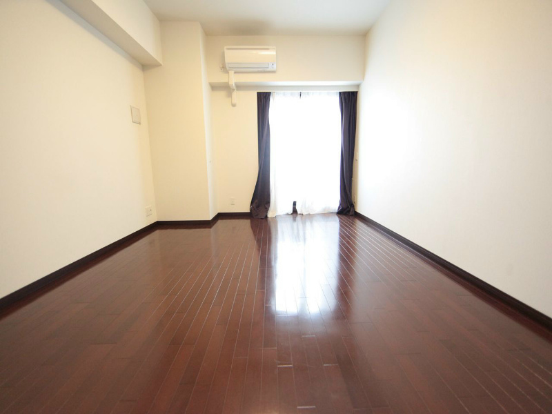 バルコニー　洋室13.5帖　クローゼット（収納充実してます）