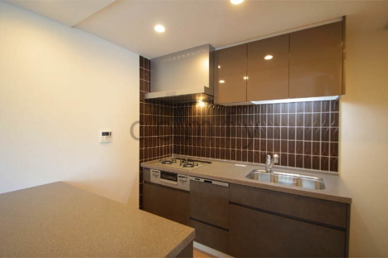 キッチン　ガス３口グリル付き