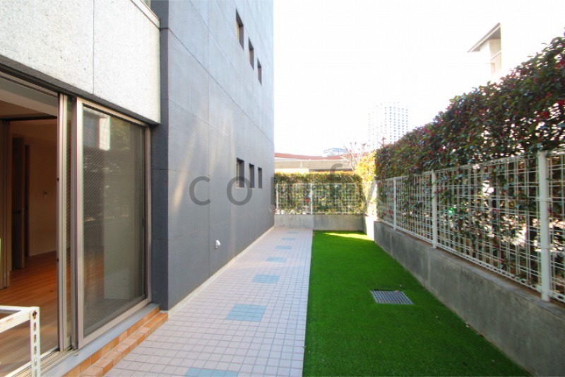 バルコニー　広々テラス付き