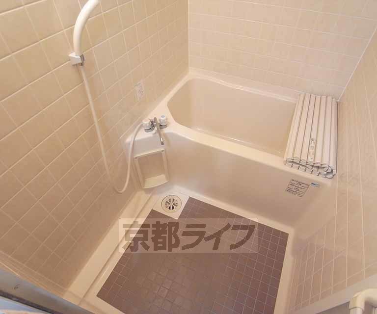 バス・シャワールーム　完全単独のバスルームです。