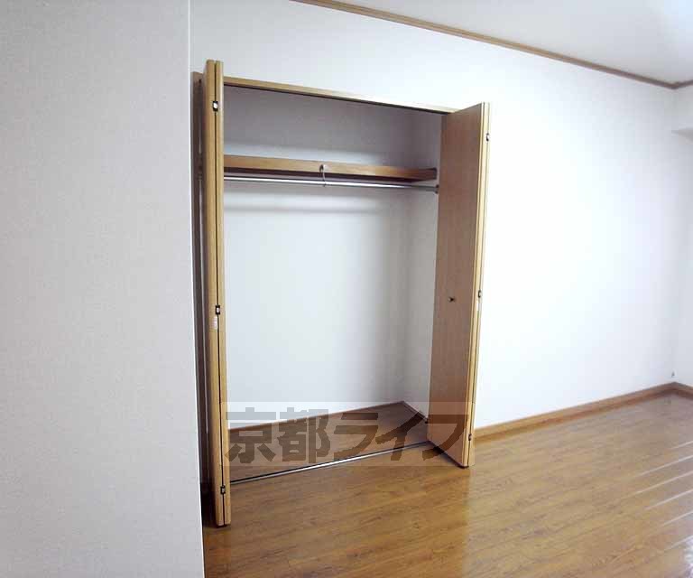 収納　大きめクローゼットでお部屋すっきりですね