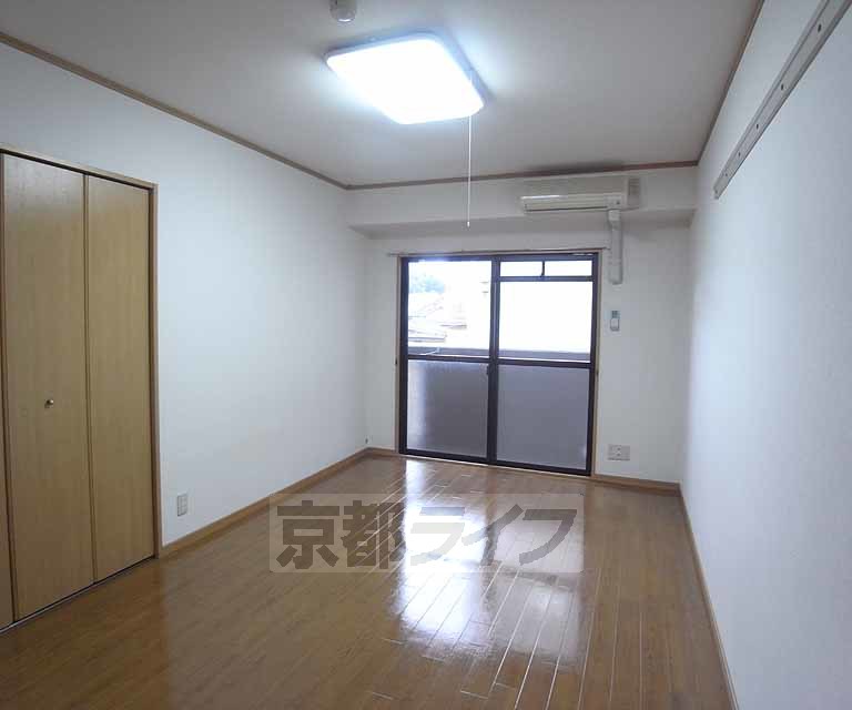 居室・リビング　配置も広さも調度良さそうなお部屋