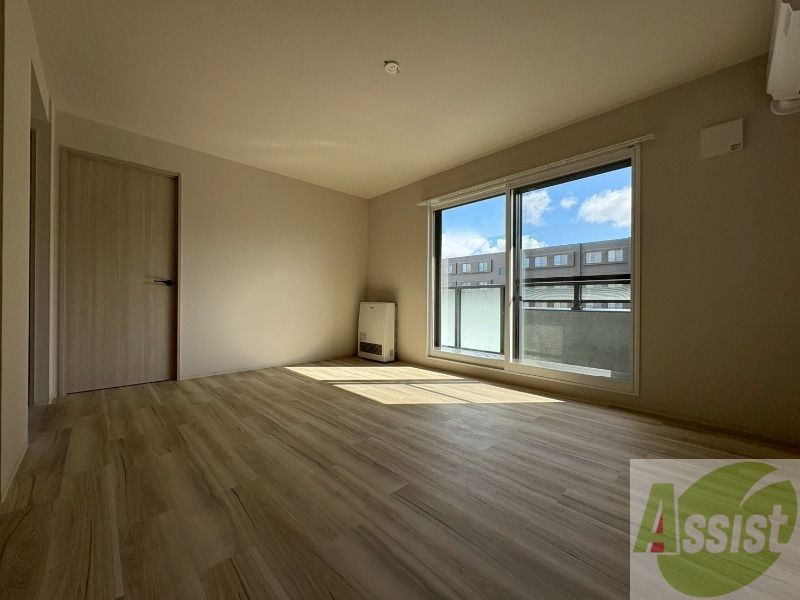 居室・リビング　広々としたリビングですね。使い勝手がよさそうですね！