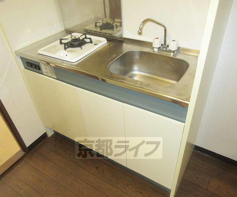 キッチン　コンロ付きのキッチンになります。