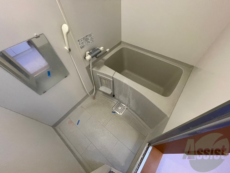 バス・シャワールーム　広々したお風呂で快適にくつろげそうです。