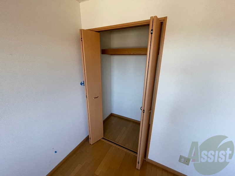 収納　クローゼットは奥行きもあり、荷物が多い方でも安心です。