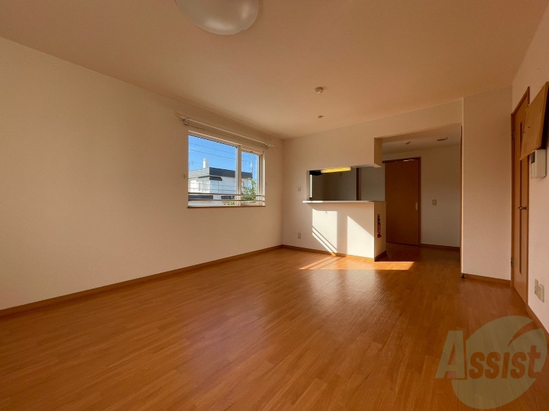 居室・リビング　広々としたリビングですね。使い勝手がよさそうですね！