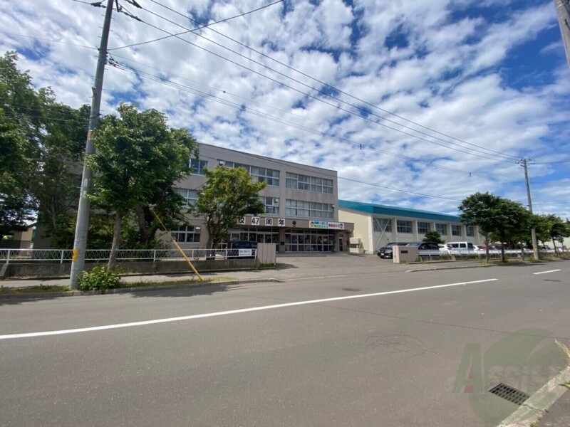 小学校　札幌市立篠路西小学校（小学校）まで447m