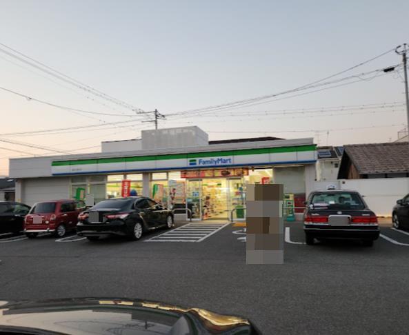 コンビニ　ファミリーマート泉池店（コンビニ）まで300m