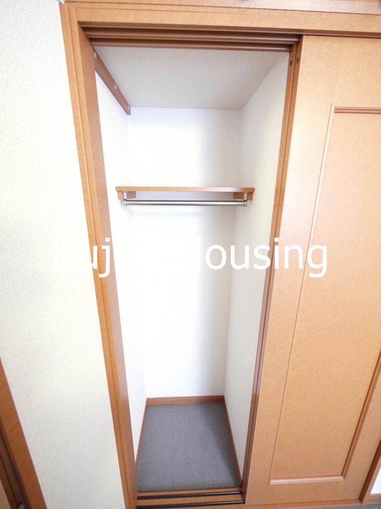 収納　☆クローゼット前に姿見があります★