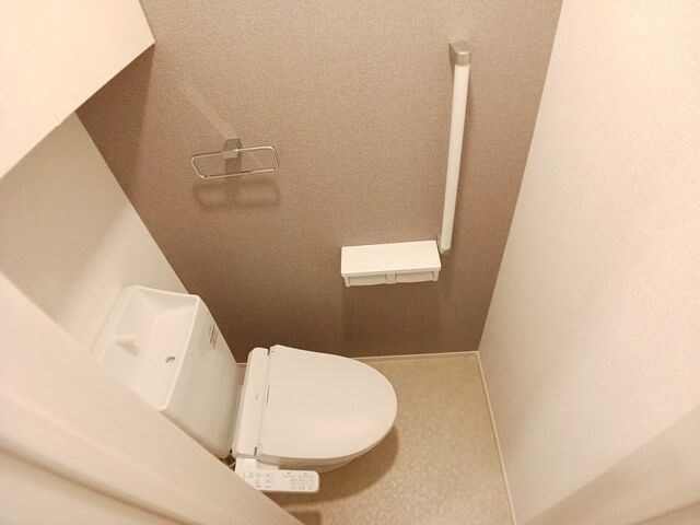 トイレ　同型参考画像