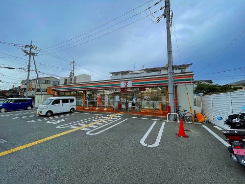 コンビニ　セブンイレブン 東大阪小阪本町2丁目店（コンビニ）まで154m