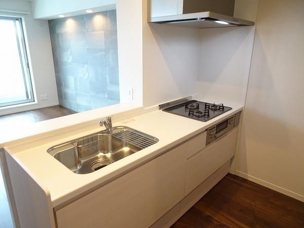 キッチン　３口コンロ付きシステムキッチン！