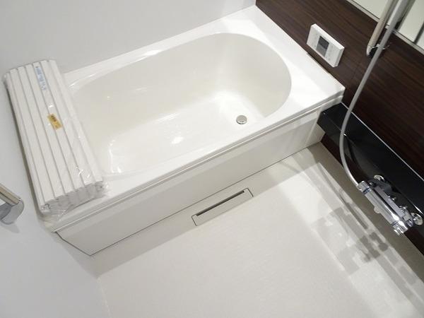 バス・シャワールーム　浴室乾燥機、追明機能付の広々バスルーム！