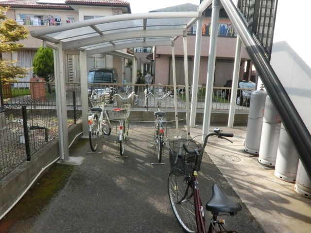 その他共有部分　敷地内に駐輪場があります。