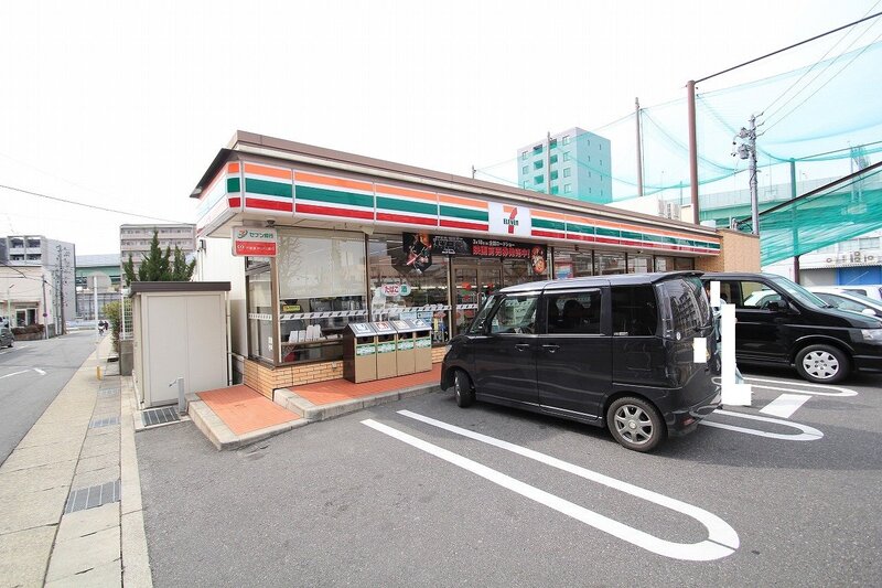 コンビニ　セブンイレブン名古屋上社4丁目店（コンビニ）まで351m