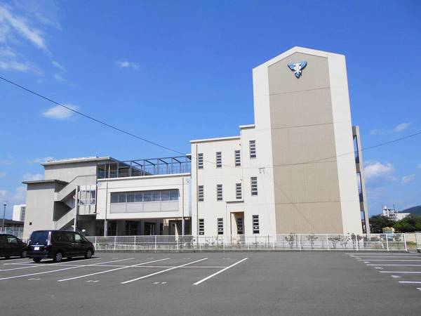 中学校　東中学校（中学校）まで600m