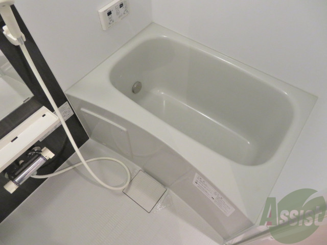 バス・シャワールーム　お風呂は追い炊き機能付なのでいつでも温かいお風呂に入れます。