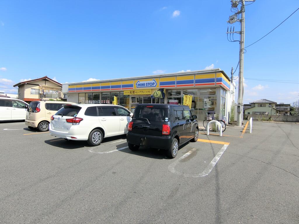 コンビニ　ミニストップ前橋下新田店（コンビニ）まで1008m