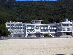 中学校　各務原市立鵜沼中学校（中学校）まで1367m