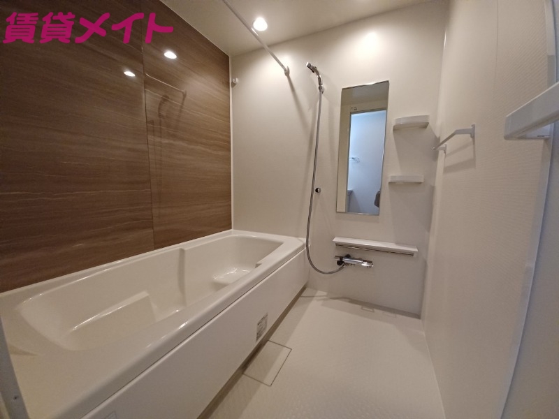 バス・シャワールーム　同型参考写真です。