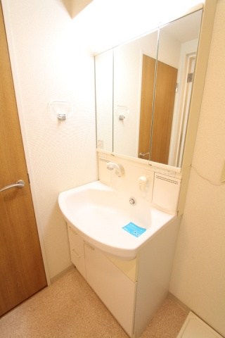 洗面設備　独立洗面台です