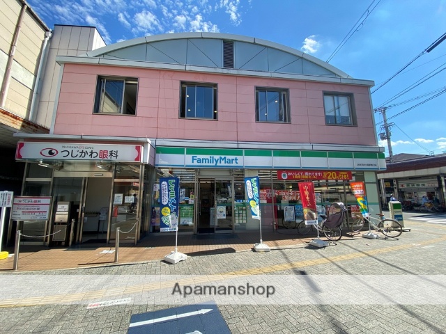 コンビニ　ファミリーマート（コンビニ）まで89m