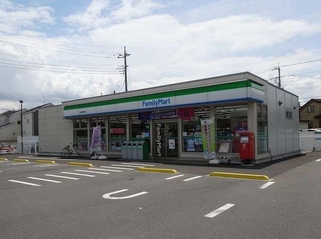 コンビニ　ファミリーマート（コンビニ）まで470m