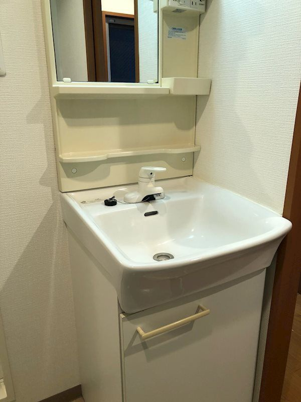 洗面設備　ゆったりとスペースのある洗面所