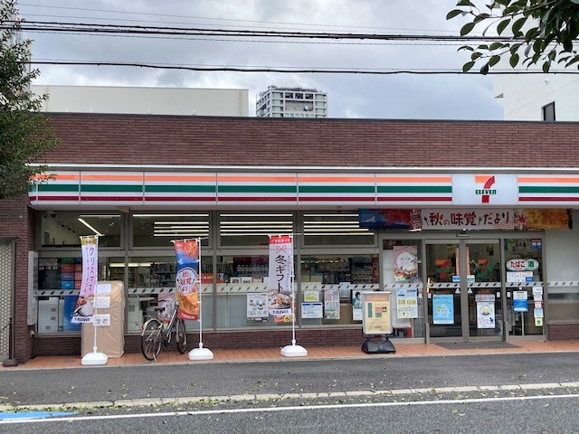 コンビニ　セブンイレブン香川大学正門前店（コンビニ）まで330m