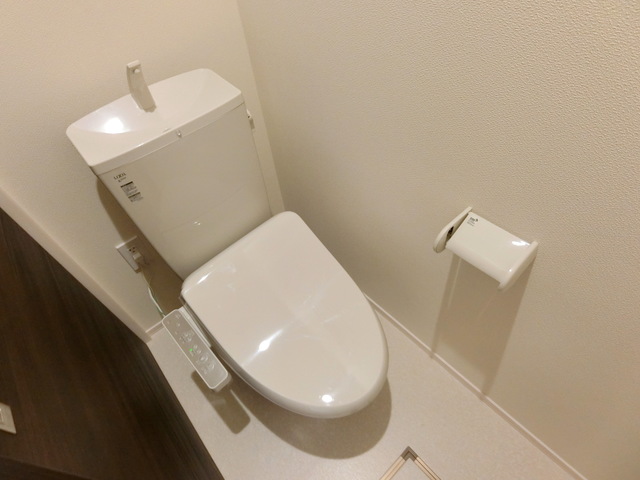 トイレ　★温水洗浄便座有★上部収納棚★