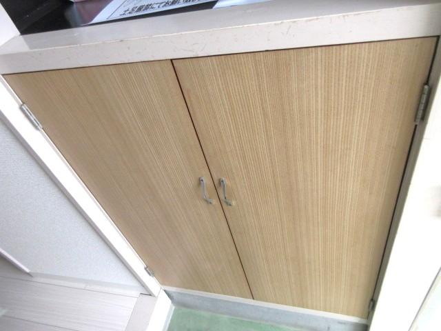 玄関　下駄箱付き